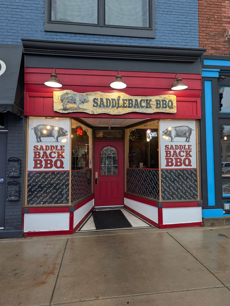 Saddleback BBQ, Lansing