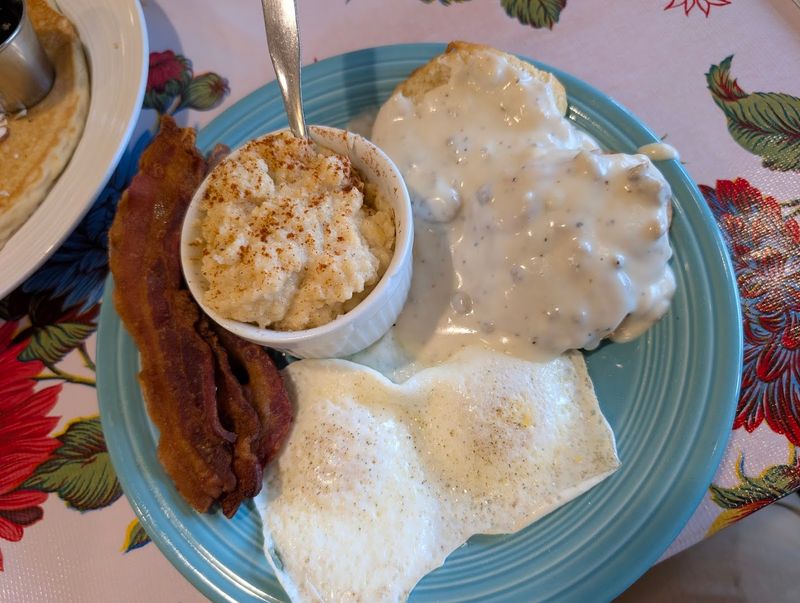 Rich Sausage Gravy Packed With Old-Fashioned Flavor