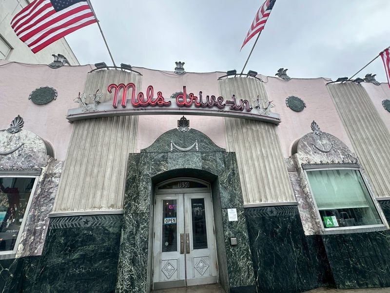 Mel's Drive-In (Hollywood) – Los Angeles, California