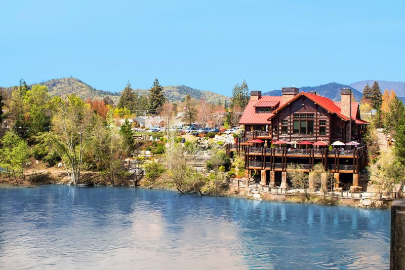 Taprock Northwest Grill – Grants Pass (Rogue River)