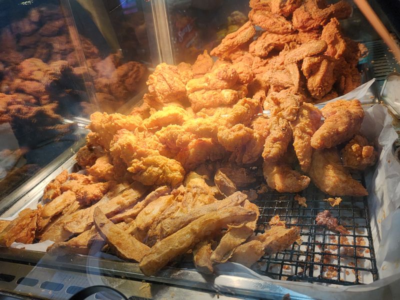Fried Chicken That Draws Crowds from Neighboring Towns