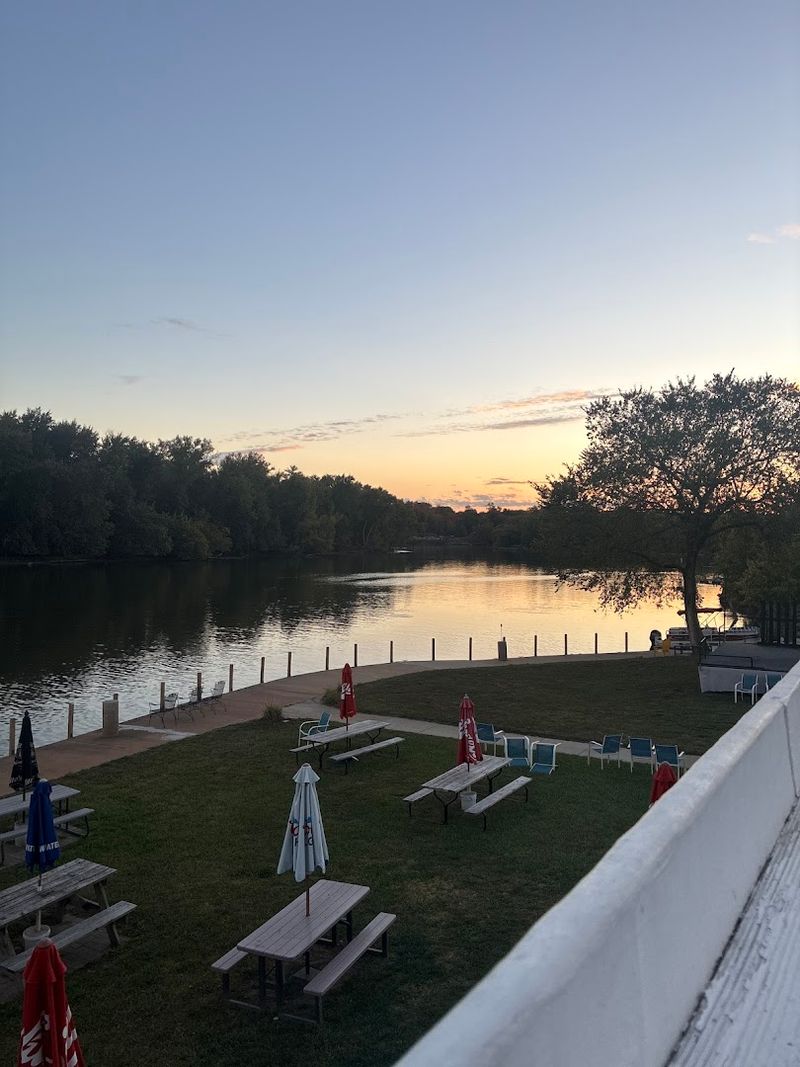 Dockside Bar & Grill - Ottawa