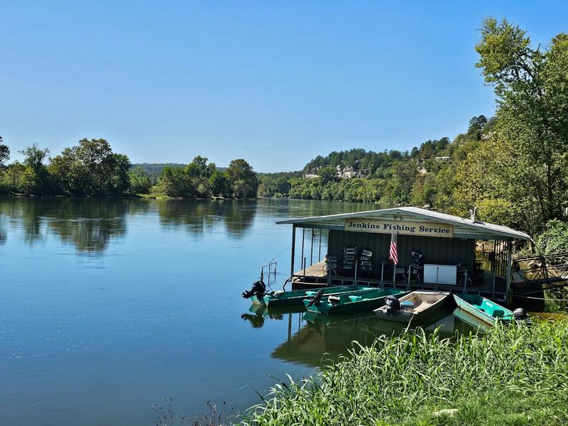 River Views Wrapped In Small-Town Stillness River Views Wrapped In Small-Town Stillness