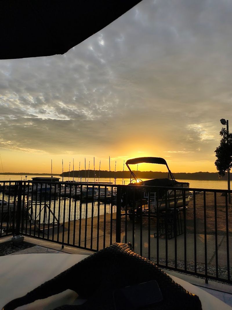 Shore House Bar & Grill – Weldon