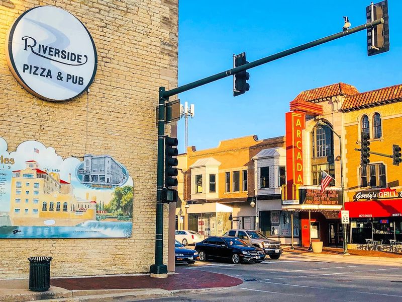 Riverside Pizza & Pub - St. Charles