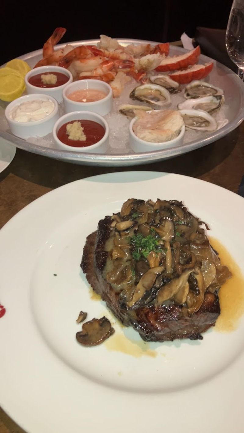 Riverside Elegance At The RenCen