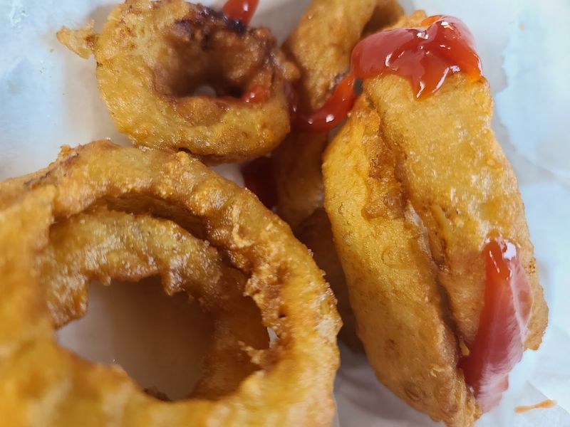 Hand-Battered Onion Rings With Signature Crunch