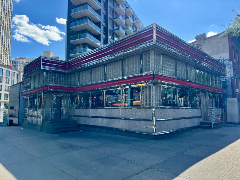 Court Square Diner — Long Island City, New York (Delivered Old-School Comfort)