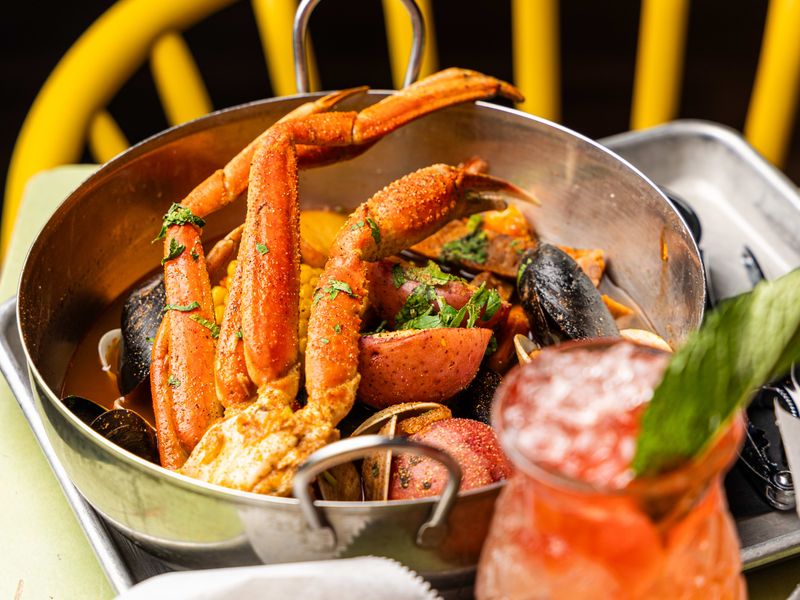 Big Daddy's Dish: Seafood Soul That Tastes Like Coastal Heaven