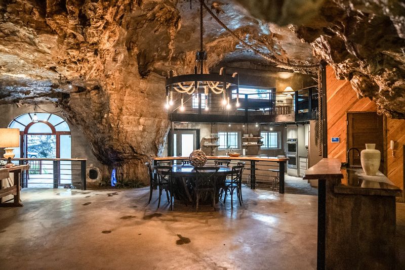 Beckham Creek Cave Lodge, Parthenon