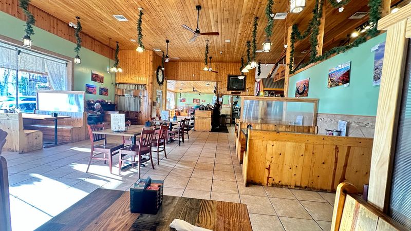 Pine Country Restaurant, Williams