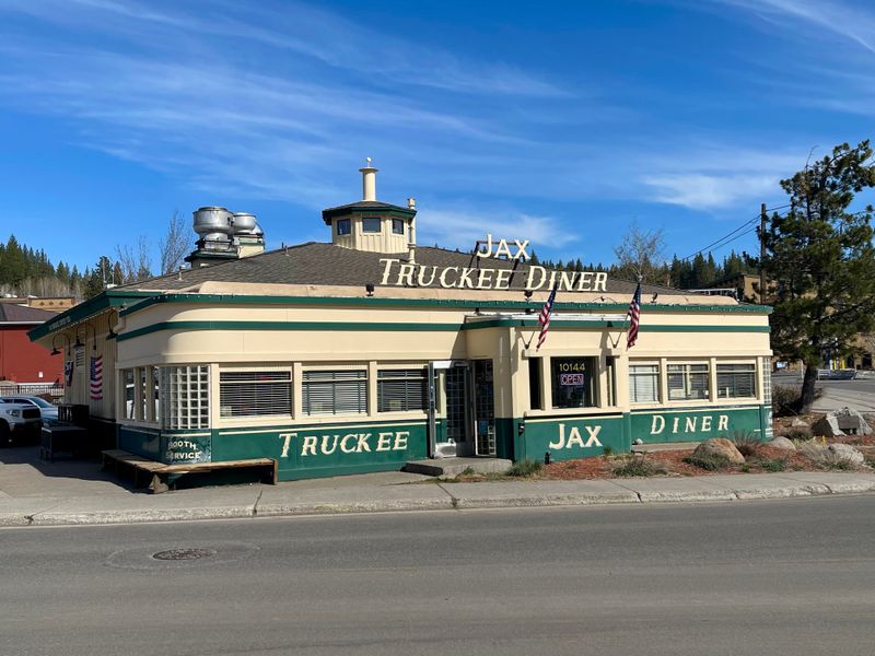 Jax at the Tracks – Truckee
