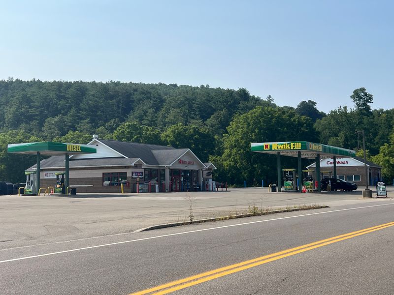 Deli Pizza — Kwik Fill/Red Apple