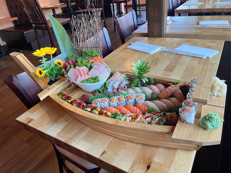 Ronin Kitchen + Sushi