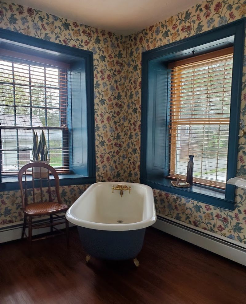 Rooms Come With Claw-Foot Tubs And Whirlpool Soaks