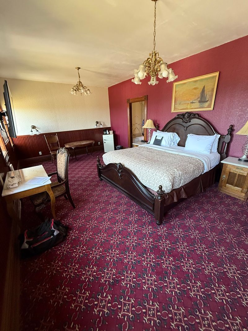 Rooms With Antiques, High Ceilings, and the Occasional Water View
