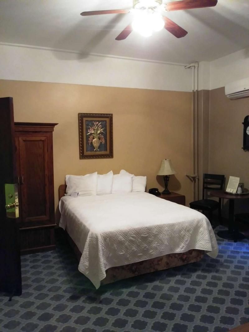 Rooms With Twelve-Foot Ceilings