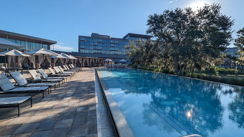 A Spa and Infinity Pool That Reward the Non-Golfers In Your Group
