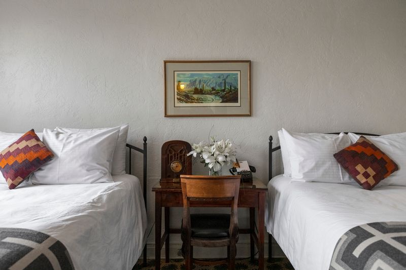 Rooms With Vintage Radios And No Televisions