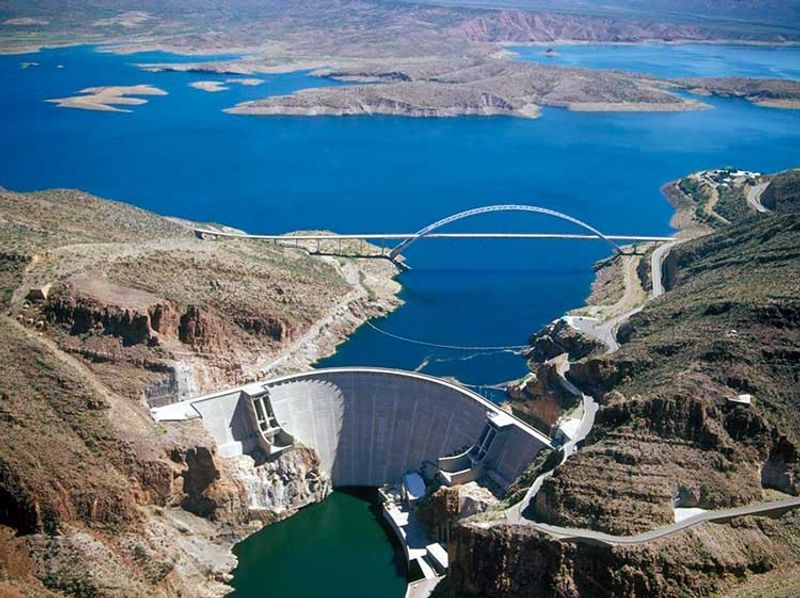 Roosevelt Lake's Falling Water Levels 