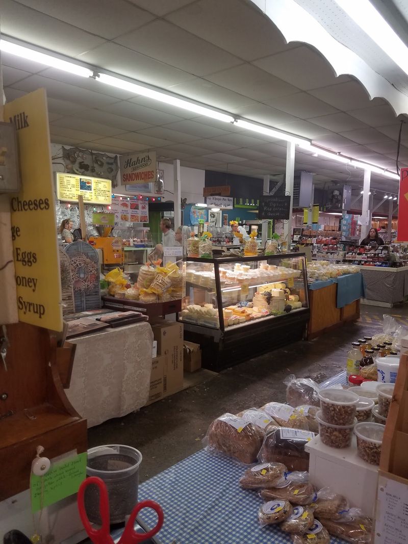 Root's Country Market & Auction