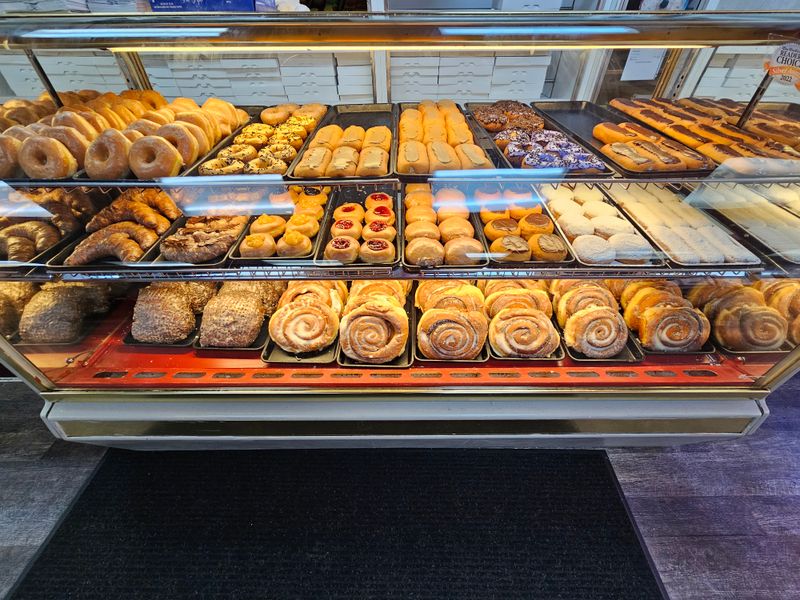 The Landmark Restaurant & Bakery – Youngstown (Meridian Rd)