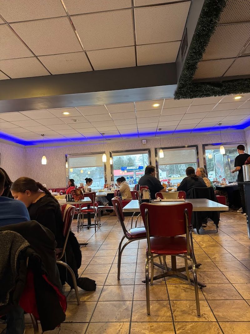 Route 61 Diner, Reading