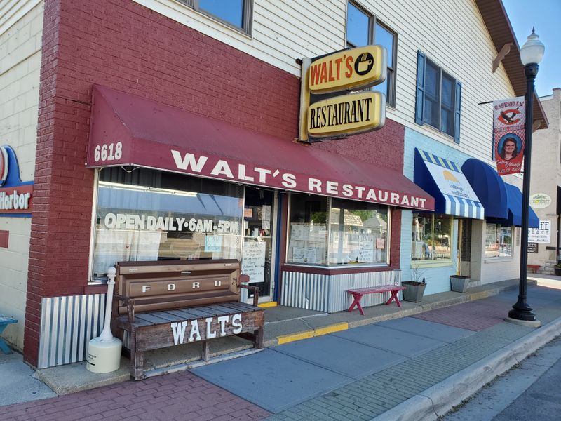 Walt's Restaurant, Caseville