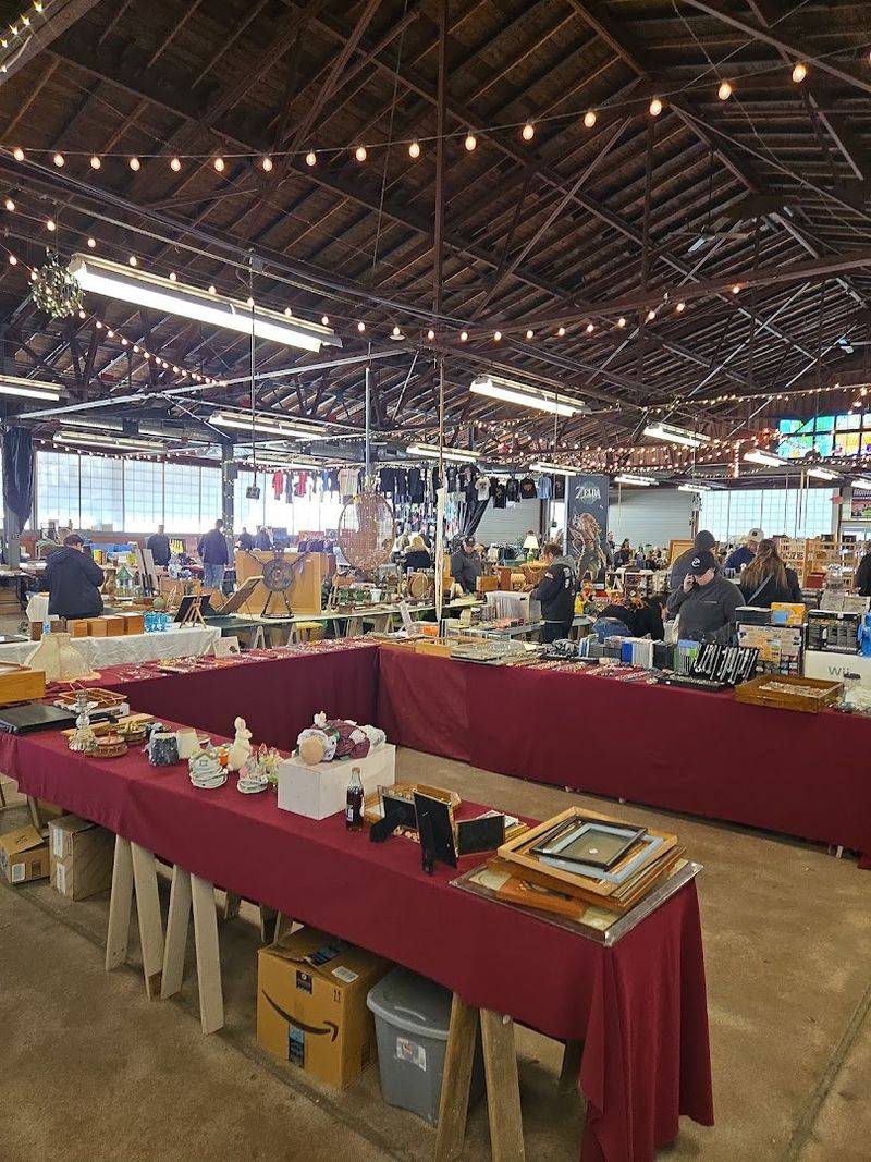 Royal Oak Antiques & Collectibles Flea Market, Royal Oak