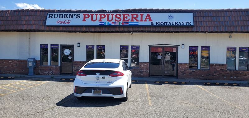 Ruben's Pupuseria and Restaurante
