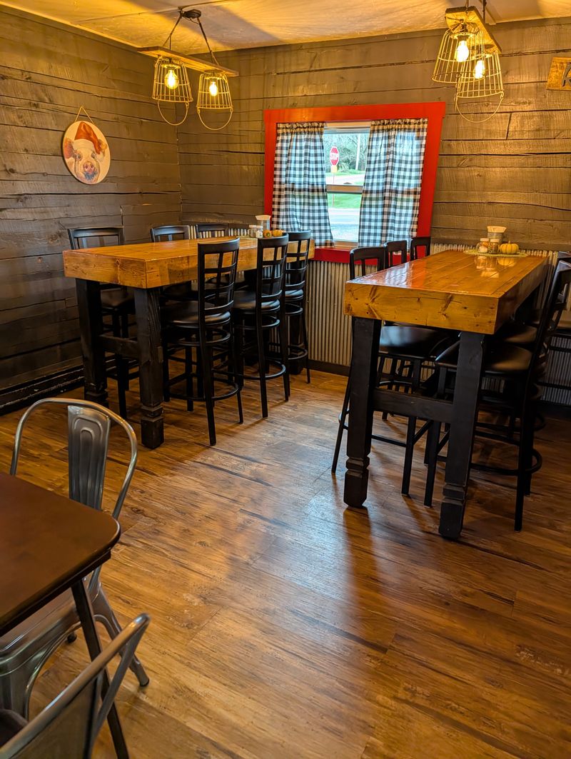 Uncle Beth's BBQ, North Lewisburg