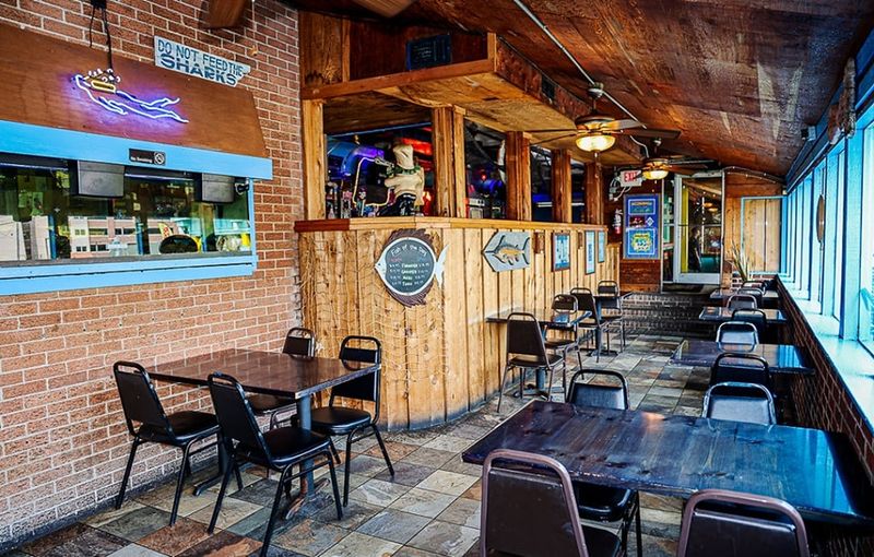 Harpoon Larry's Oyster Bar