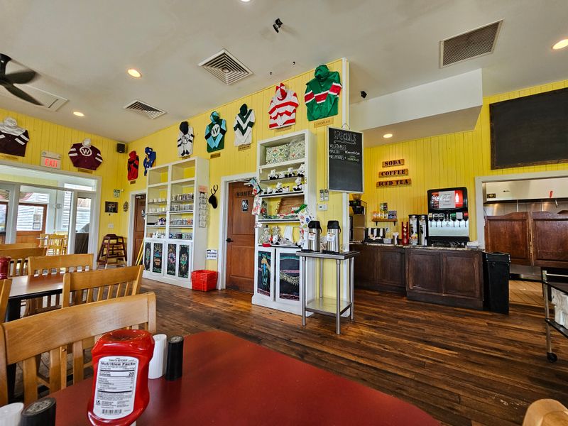 Windy Corner Market & Restaurant