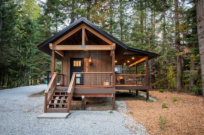 Rustic Cabins And Staying The Night In The Valley