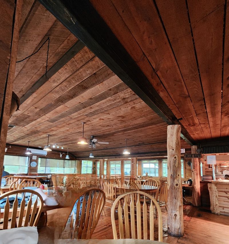 Rustic Decor With Vintage Charm