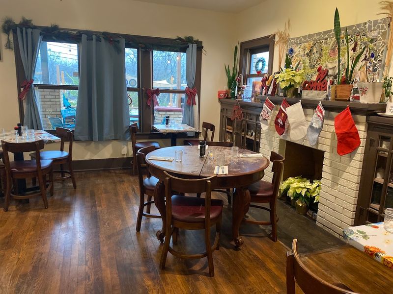 Rustic Dining Rooms With True Small-Town Charm