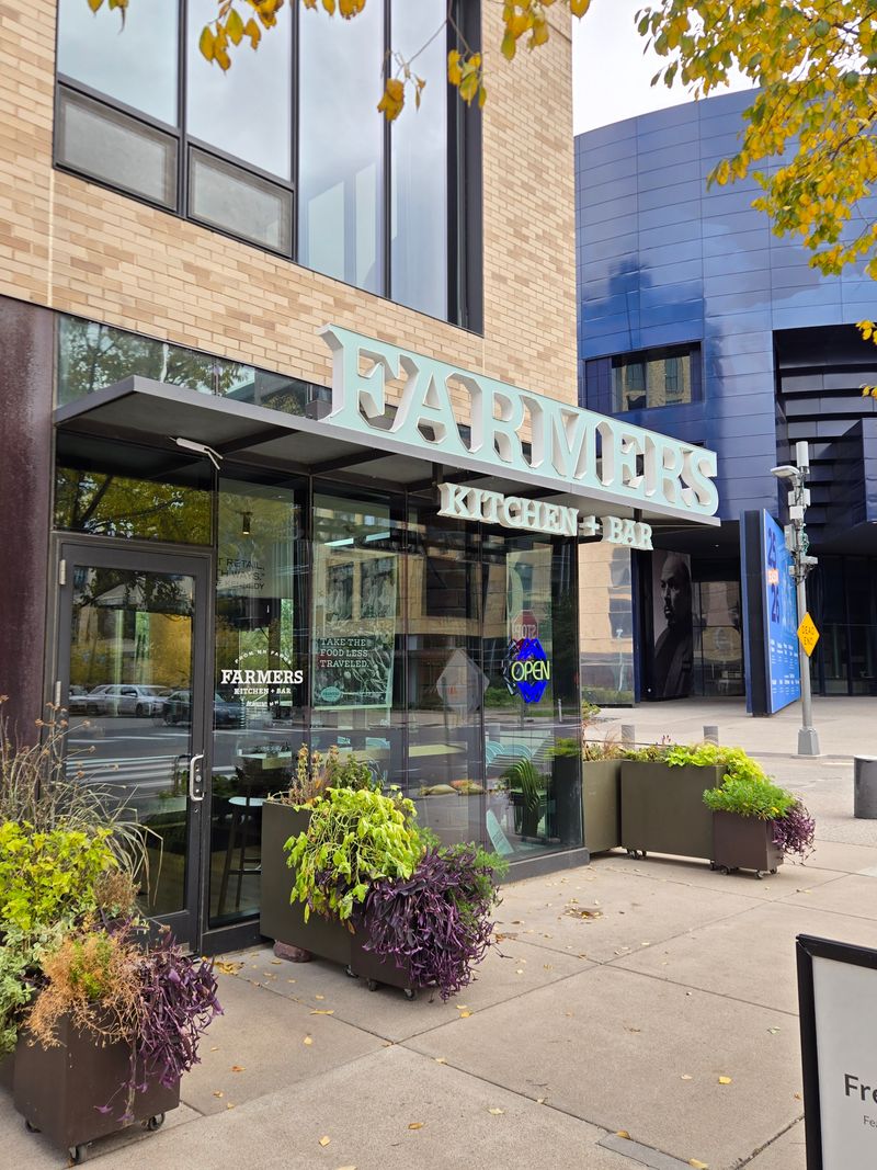 Farmers Kitchen + Bar