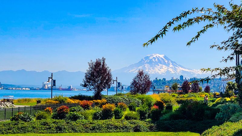 Ruston Way Waterfront Walk, Tacoma Ruston Way Waterfront Walk, Tacoma