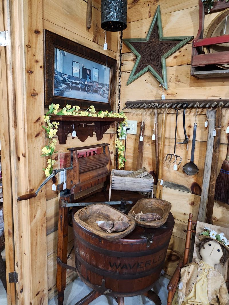 Rusty Charm Ole Primitive And Antiques, Seymour