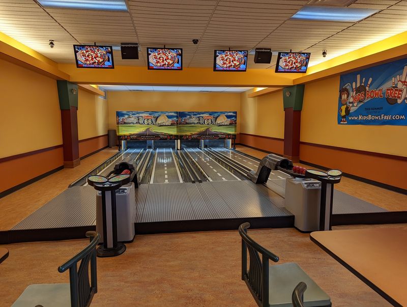 S.I. Bowl Family Fun Center, Carterville, IL