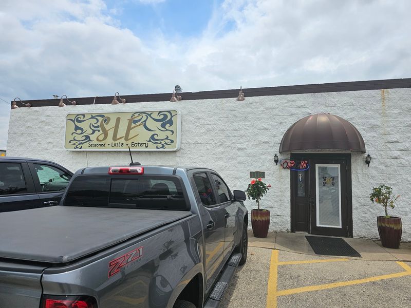 SLÉ Seasoned Little Eatery, Peoria, IL