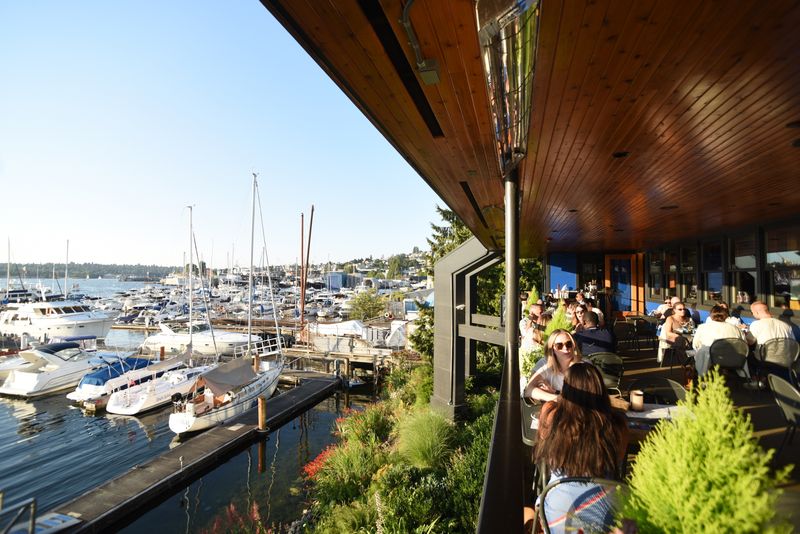 Duke's Seafood – Seattle (South Lake Union)