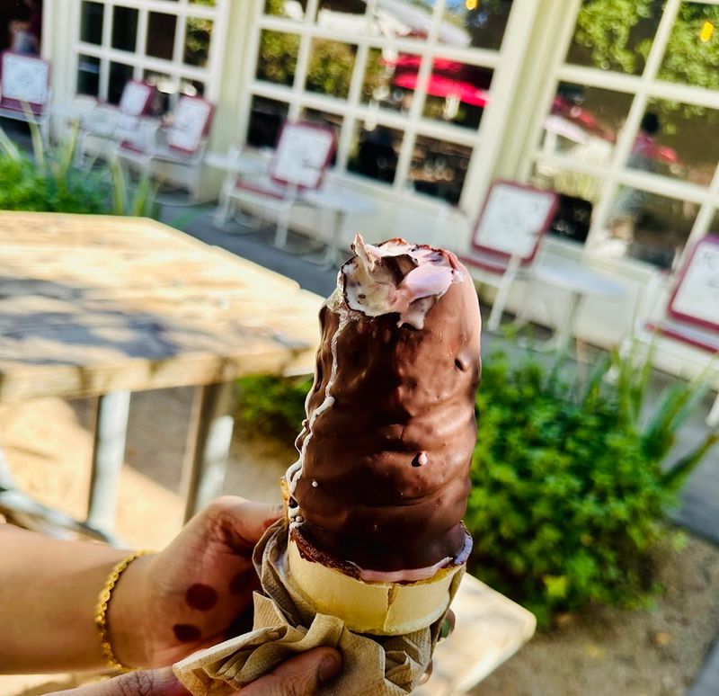 Soft-Serve Ice Cream That Steals The Show