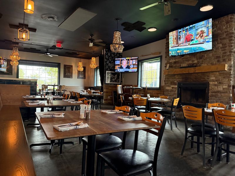 Salty Mary's Oyster Bar and Tavern, Westlake