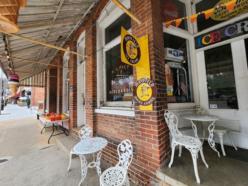 Saluda Gets Gloriously Weird