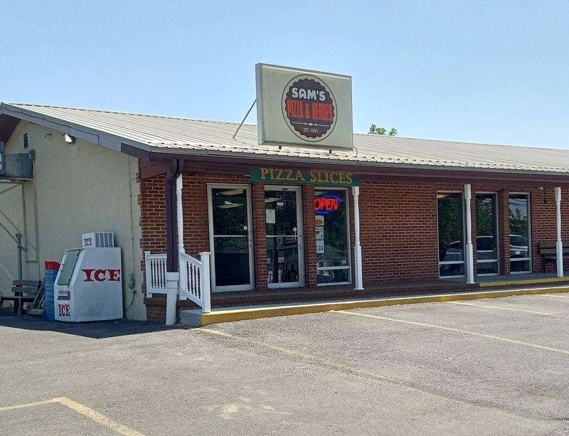 Sam's Pizza & Heroes, Smithville Sam's Pizza & Heroes, Smithville