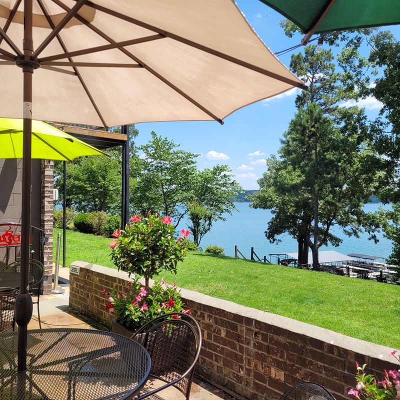 Janssen's Lakefront Restaurant