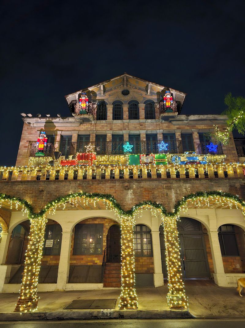 Mission Inn Hotel & Spa – Festival of Lights, 3649 Mission Inn Ave, Riverside, CA 92501