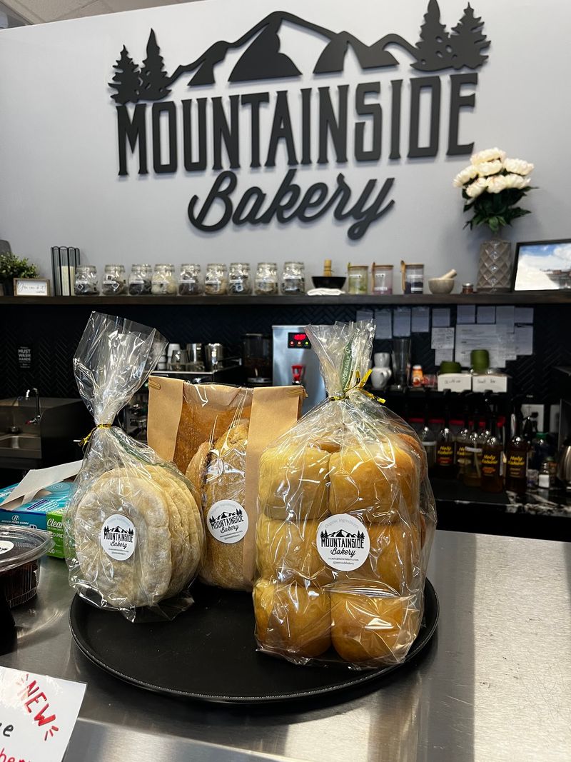 Sandwiches That Keep Midday Moving