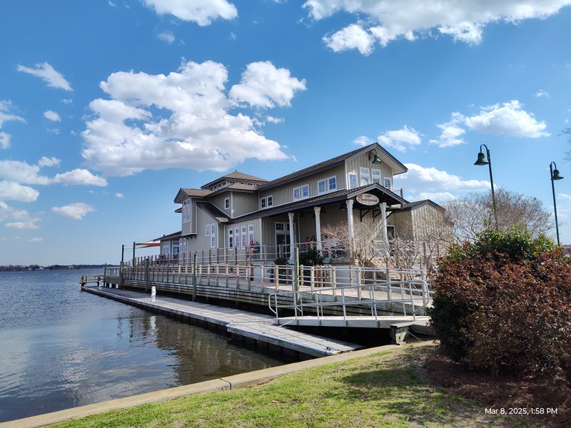 Persimmons Waterfront Restaurant — New Bern, NC